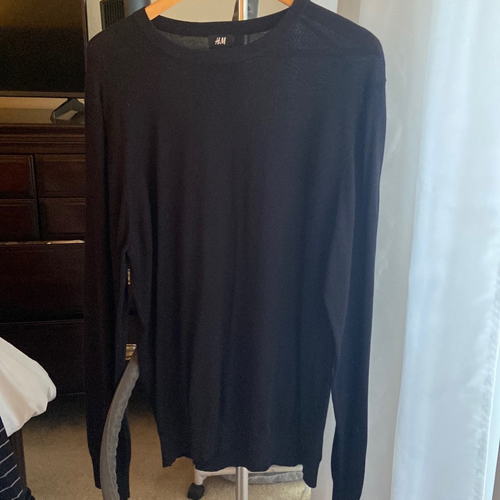 H&M Brand men’s long sleeved crew neck sweater, worm once